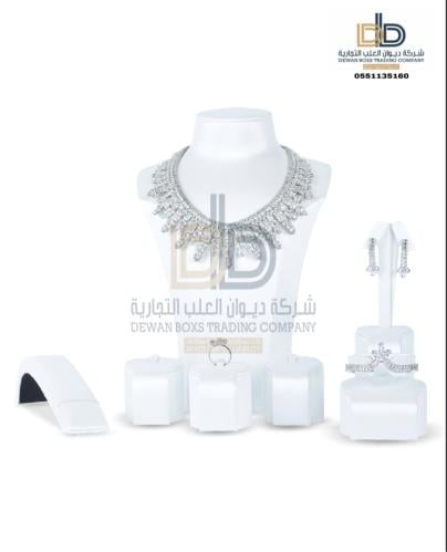 طقم ستاند أبيض كبير