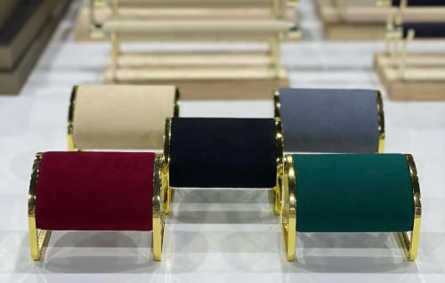 ستاند أساور