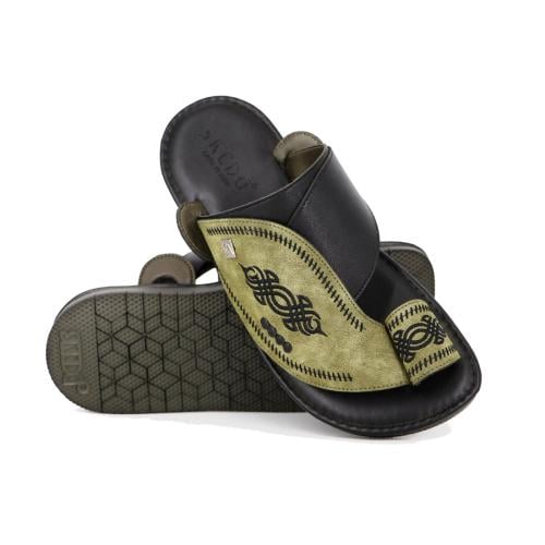 حذاء شرقي مطرز