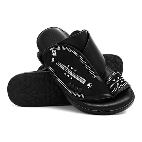 حذاء شرقي أسود