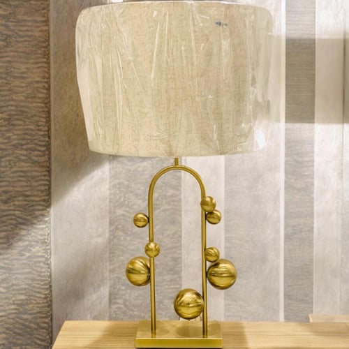 ابجورة طاولة عصرية بغطاء بيج