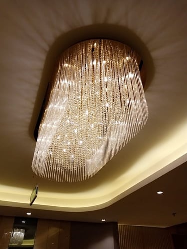 ثريه بيضاوي لاصق