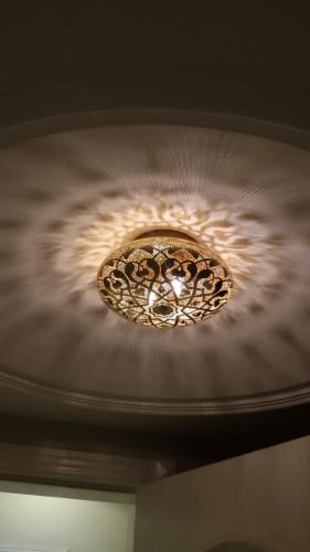 ثريه لاصق نحاسيه طراز مغربي متوفر(عدة مقاسات )