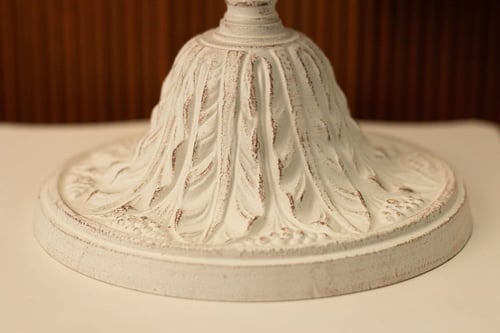 ابجورة كلاسيك وايتي مع غطاء كلاسيك