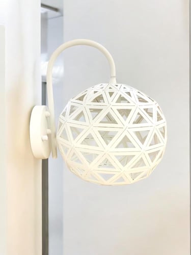 معلقة مودرن ومنها جدارية باضاءه LED