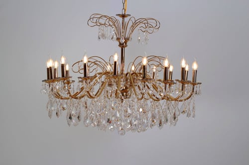 ثريه كلاسيك لون ذهبي 18 لمبه