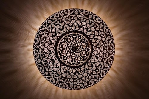 ثريه لاصق نحاسيه طراز مغربي متوفر(عدة مقاسات )