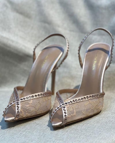 كعب أندريا وازن