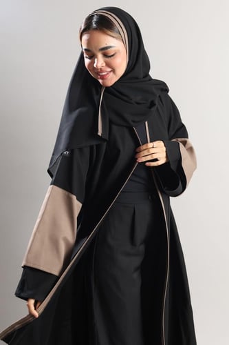 عباية سوداء أكمام برونز وقيطان بالأمام