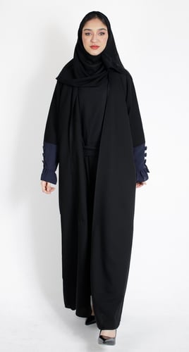 عباية سوداء أكمام كحلي أزرار