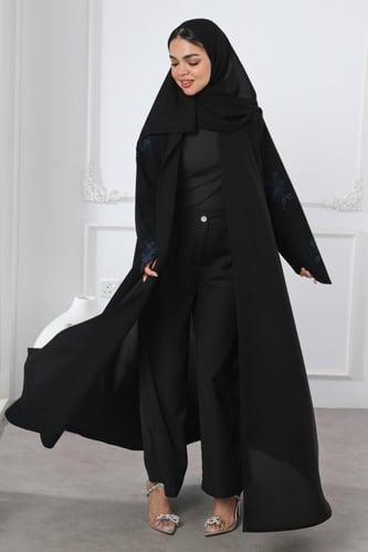 عباية سوداء أكمام مثلثة ورد كحلي