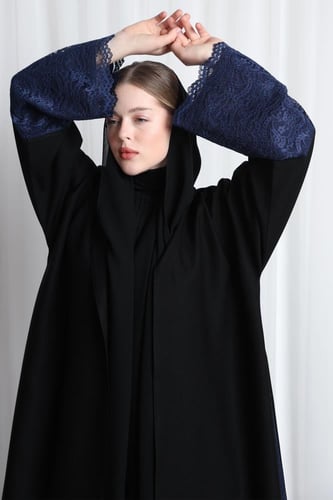 عباية دانتيل كحلي بالأكمام والجوانب