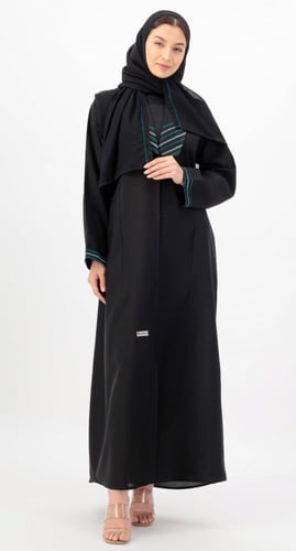 عباية بـ ياقة مقفلة عند الصدر تطريز فيروزي