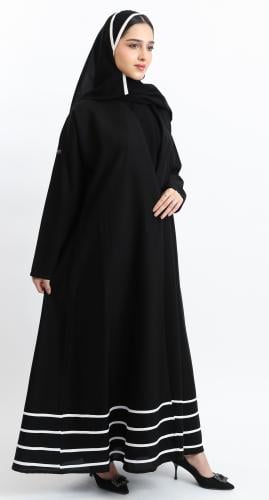 عباية نصف كلوش خطوط بيضاء بالأسفل