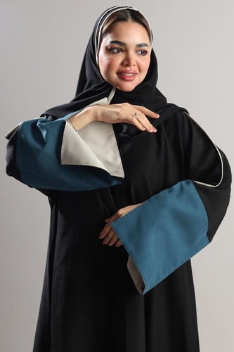 عباية سوداء أكمام نركواز مفتوحة مبطنة وبيج