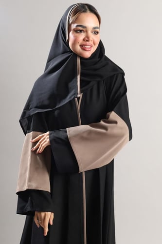 عباية سوداء أكمام برونز وقيطان بالأمام