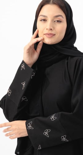 عباية سوداء تطريز فراشات بالأكمام