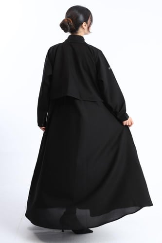 عباية ياقة مع جاكيت وأزرار سوداء بالكامل
