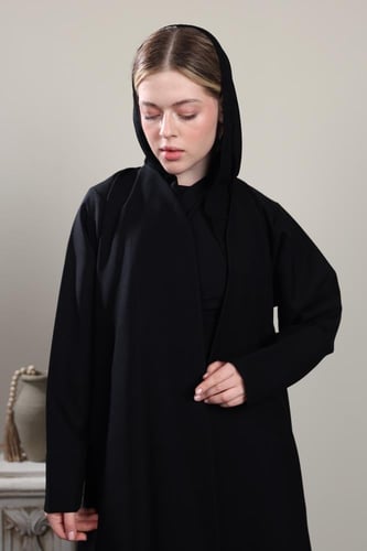 عباية سوداء تطريز أسود من الخلف