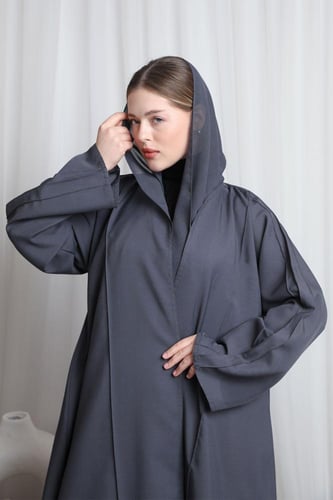 عباية رمادي قيطان بارز من الأكمام والأمام والخلف