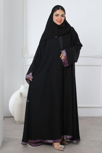 عباية سوداء شريط بنفسجي بالأكمام والأسفل