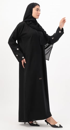 عباية سوداء تطريز أقحوان بالأكمام