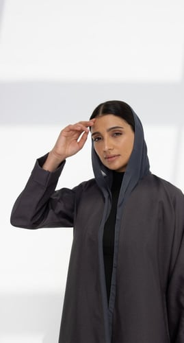 عباية رمادي داكن كلاسيكية