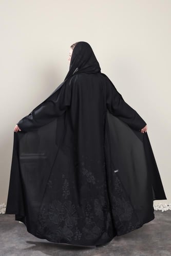 عباية سوداء تطريز أسود من الخلف