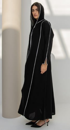 عباية نصف كلوش قيطان أبيض