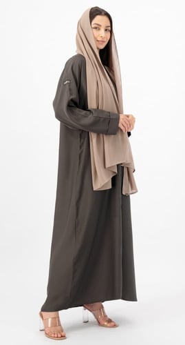 عباية رمادي ورملي حرير بارد