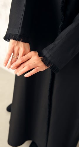 عباية نصف كلوش ياقة هدب