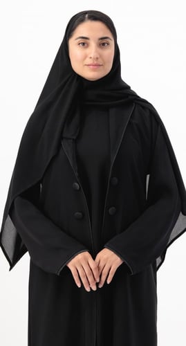 عباية سادة بـ ياقة وفستان متصل