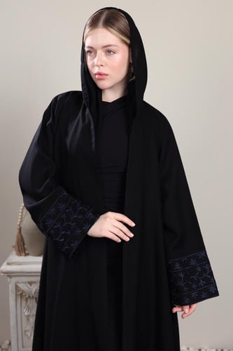 عباية سوداء نقوش كحلي بالأكمام