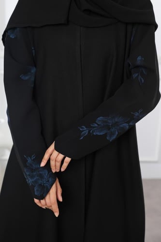 عباية سوداء أكمام مثلثة ورد كحلي