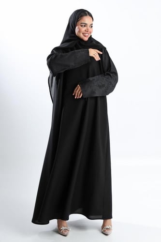 عباية سوداء أكمام جاكار وردات ناعمة