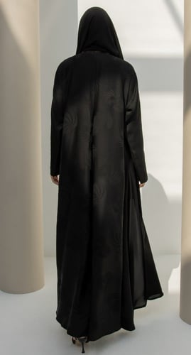 عباية نصف كلوش تطريز بـ الخلف