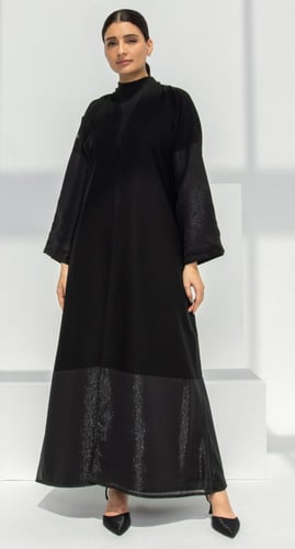 عباية سوداء نصف كلوش أسود لامع