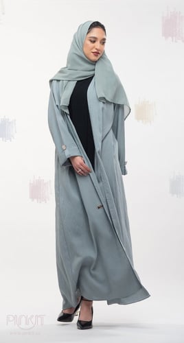 عباية أنيقة بـ اللون التيفاني