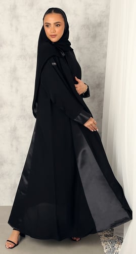 عباية كلوش تفتة جانبية ومن الخلف