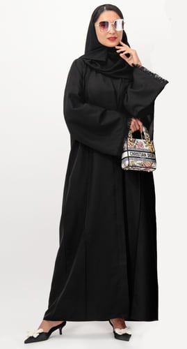 عباية سوداء أكمام هدب