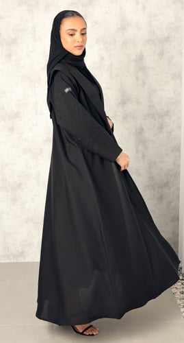 عباية حركة بالأكتاف وكريستال أسود