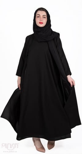 عباية بـ فستان أسود
