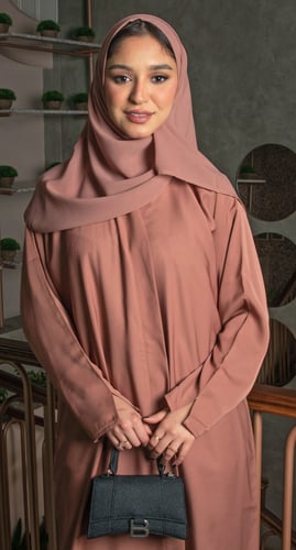 عباية ناعمة لون لحمي
