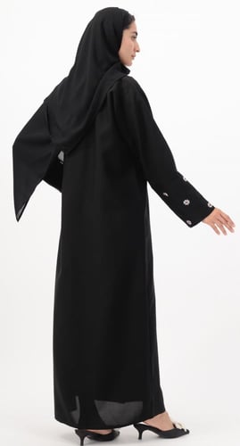 عباية سوداء تطريز أقحوان بالأكمام