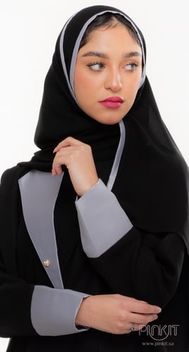 عباية بـ ياقة لونين