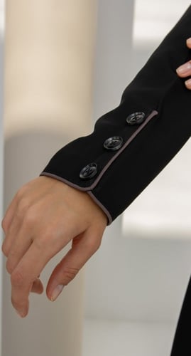 عباية سوداء معطف وأزرار خشبية