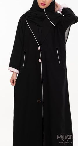 عباية سوداء بتصميم معطف
