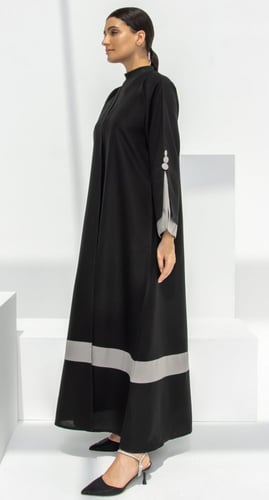 عباية سوداء نصف كلوش تفاصيل رمادي
