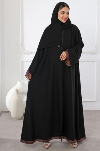 عباية سوداء شريط بني بالأكمام والأسفل