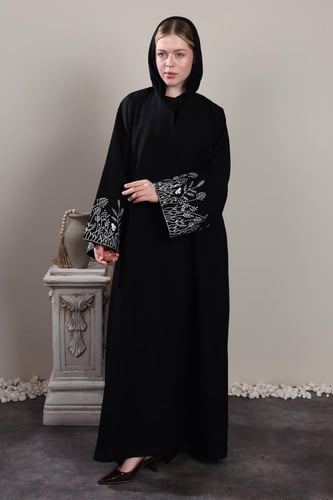 عباية سوداء تطريز أغصان بيضاء بالأكمام